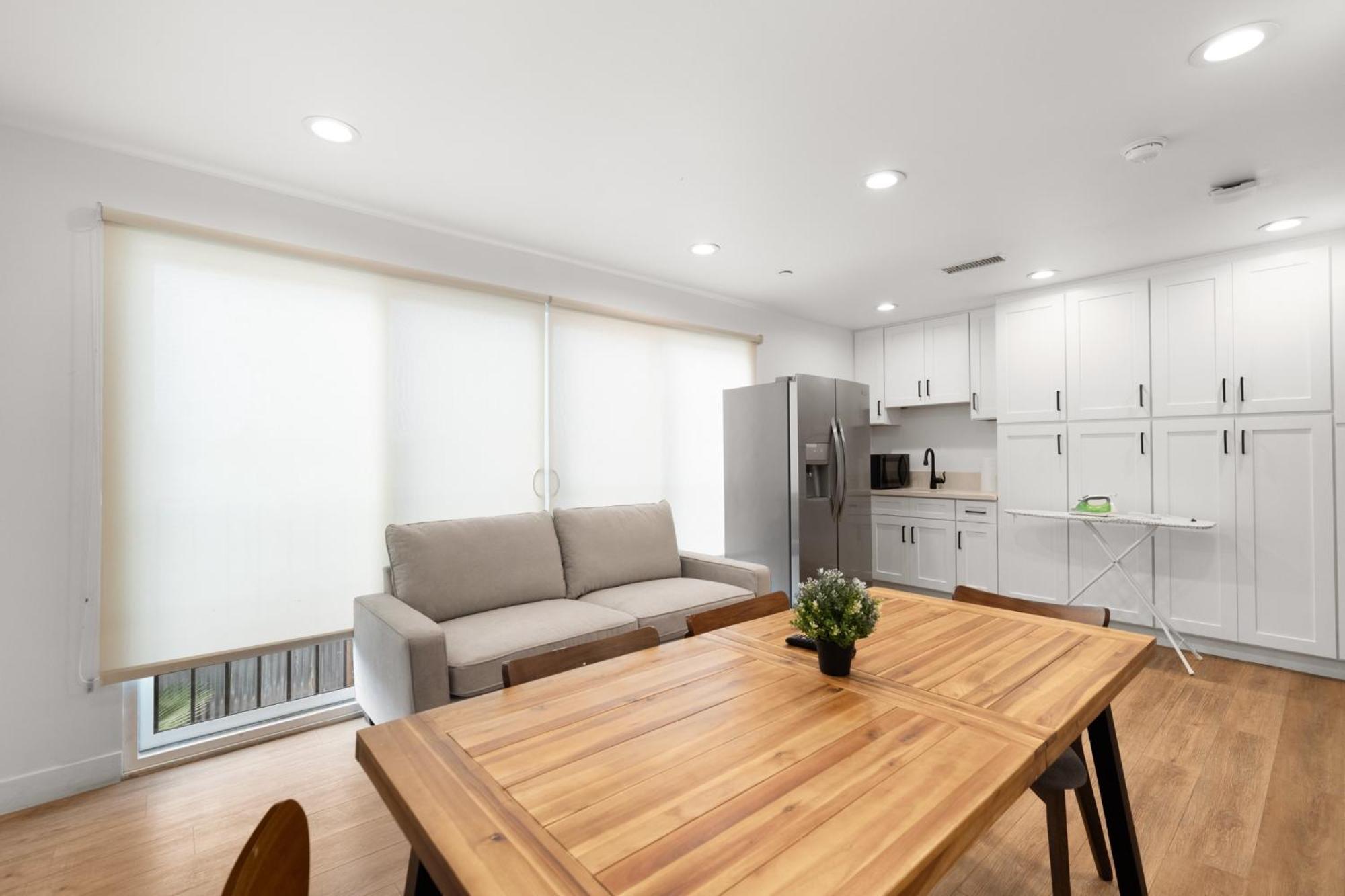 Modern Getaway In The Heart Of La Near Usc, Private Room With Share Living Room And Kitchen Los Angeles Exterior foto
